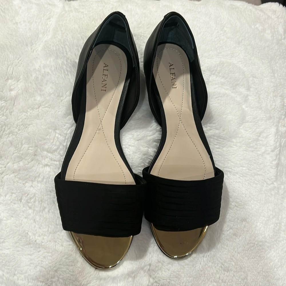 Alfani Isszee Open-Toe Black Gold